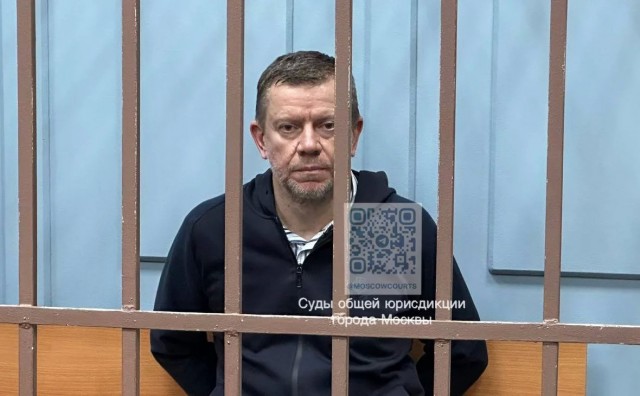 Экс-замглавы метро Москвы получил 10 лет колонии и штраф в 100 млн. рублей за взятки автомобилем Toyota RAV4 и брендовой одеждой