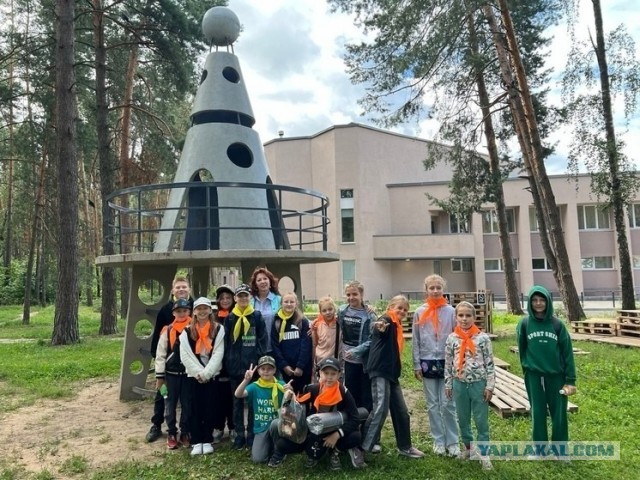 Джентельмены, даме нужна помощь