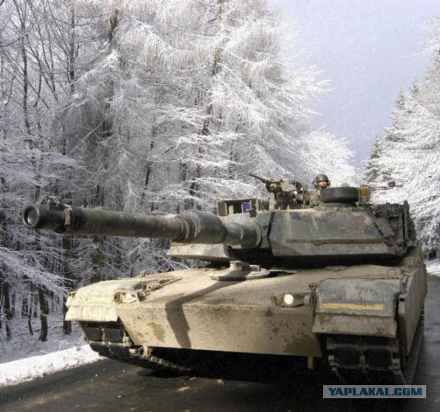 На Украину начали прибывать военно-транспортные