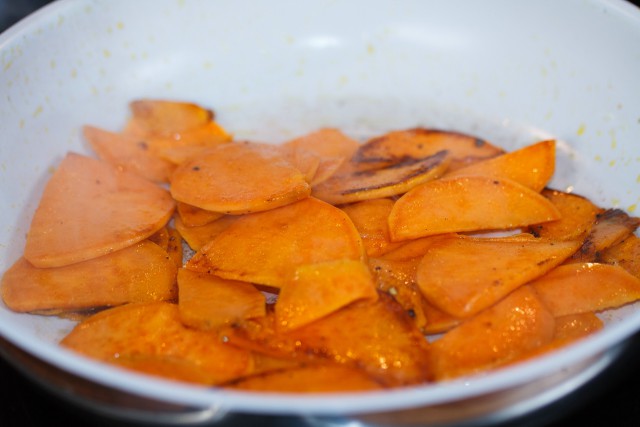 Вкусное обаяние Кулинарии, Повара ЯПа поздравляют милых дам!