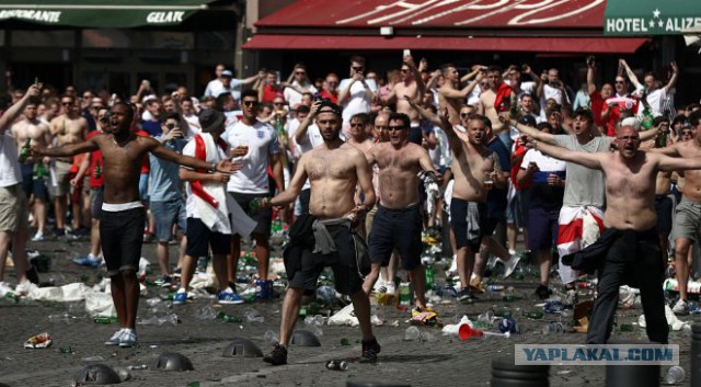 Английская пресса предупреждает фанатов, собирающихся отправиться на ЧМ по футболу, о высочайшем уровне насилия в России