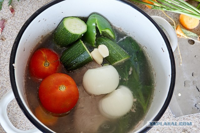 Щи с молодой капустой и консервированным горошком