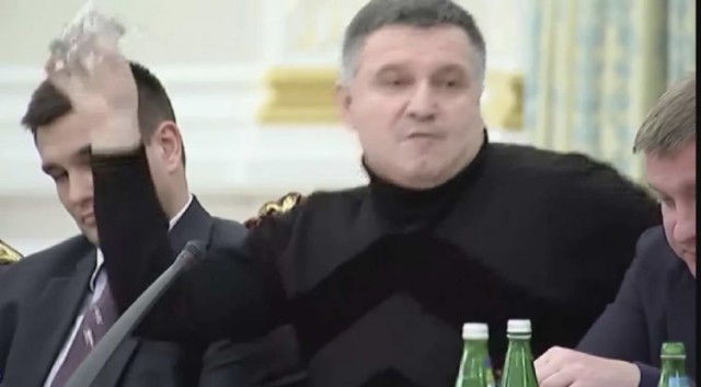 Вечернему мудозвону, наконец-то, всё сказали в глаза.