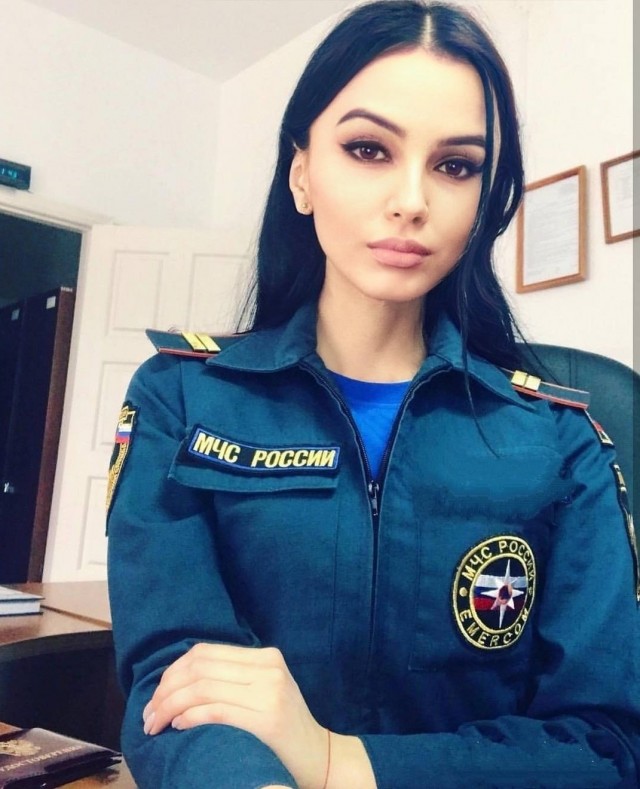 Девушки в униформе