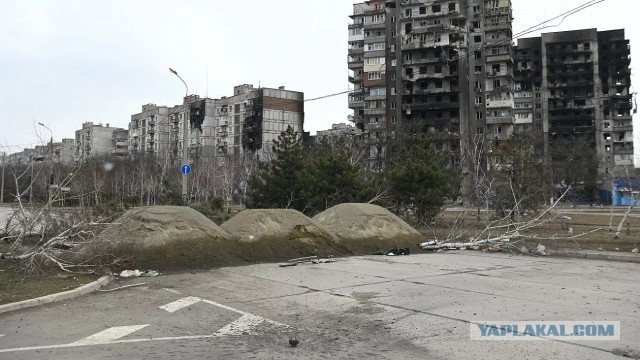 Дороги Мариуполя перекрыты баррикадами, в городе идут бои