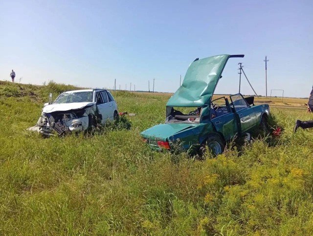 Поворот налево, и обгоняльщики.
