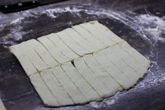 Творожно-сырные колечки с кунжутом