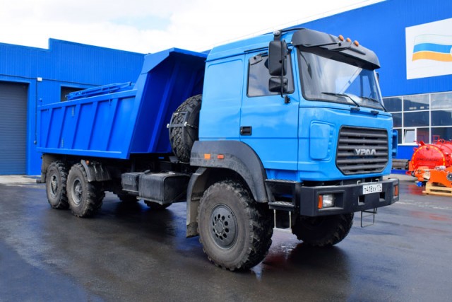 «Урал» представил новый грузовик для асфальта