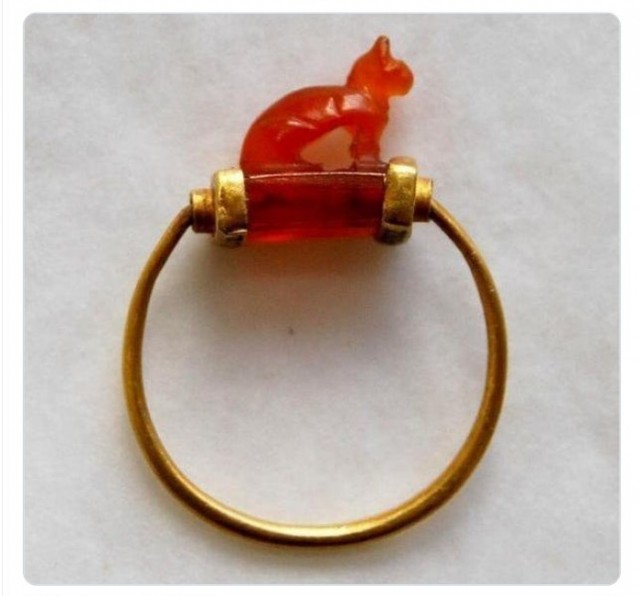 Очень странные дела в очень неожиданных фотографиях