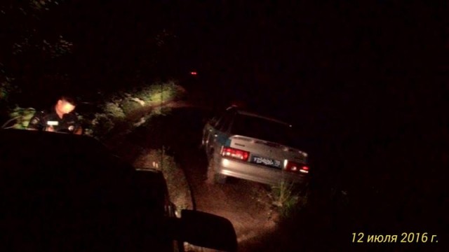 В Ухте автомобилист помог другому водителю вытащить автомобиль из снега на дорогу