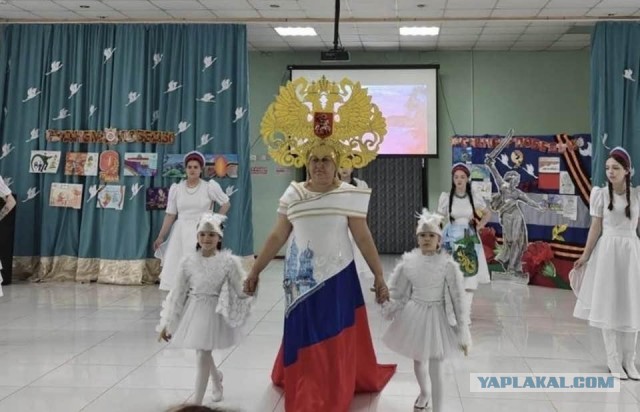 Учительница заставила девочку снять кокошник