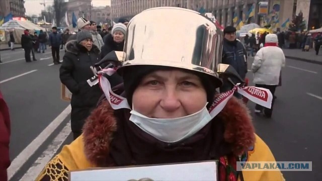 "Сбили, давай ещё...ну она же не зеничница не наводчица..."