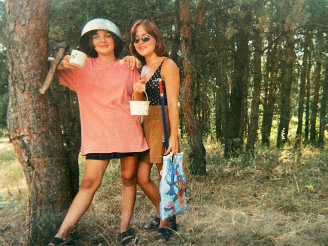 Девчата из 90-х и 00-х