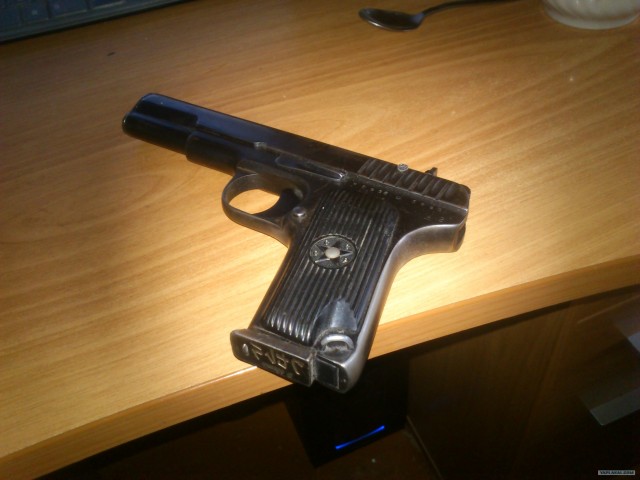 Средства самозащиты - кто что таскает в карманах?