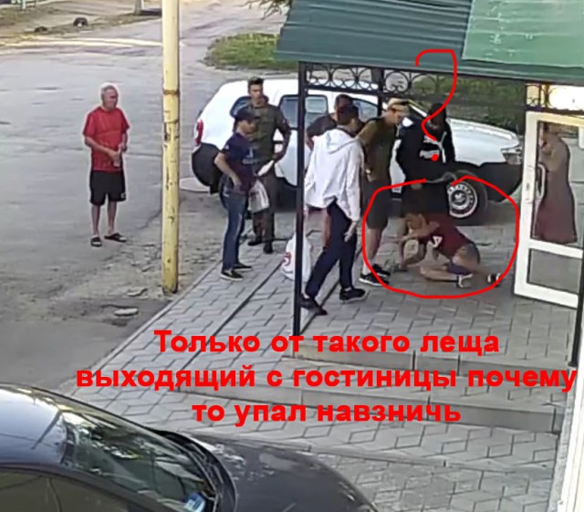 Местный браток Грицай снимает, как он избивает инженера из Москвы, а участковый стоит и смотрит [18+]