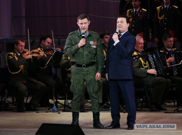На прощание с Захарченко в Донецке пришли более 120 тысяч человек