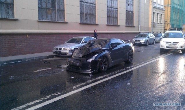 Обгон справа. Nissan GTR