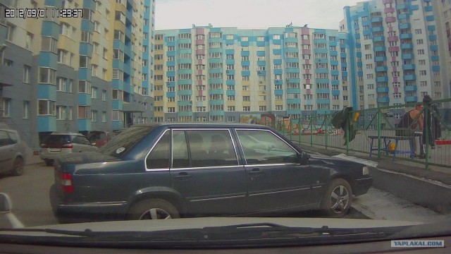 Чуть не застрелили.