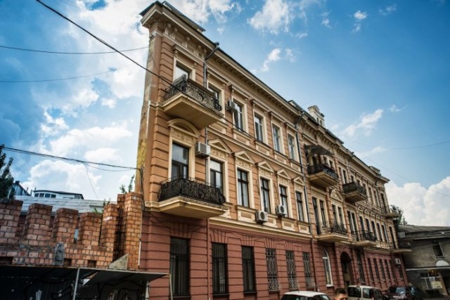 Зачем строили плоские дома-пластины, и как живут люди в таких зданиях