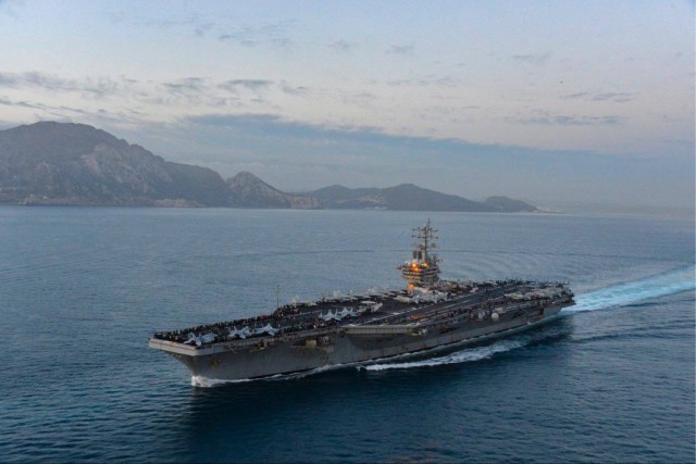 ⚡️ВМС США опубликовали официальные фотографии авианосца CVN 69 Dwight D. Eisenhower, пересекающего Гибралтарский пролив в Средиземное море в субботу утром