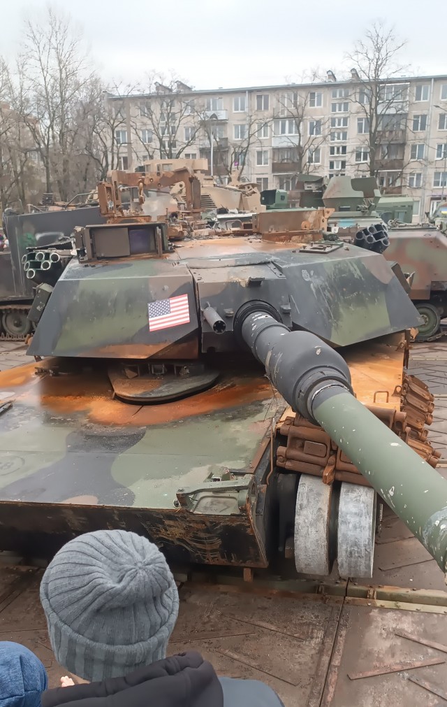 Выставка подбитой техники в спб