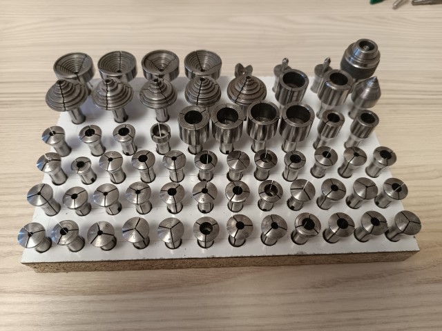 Продаю часовой токарный станок.