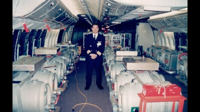 Это не дым из двигателя, это шлейф из водяного пара