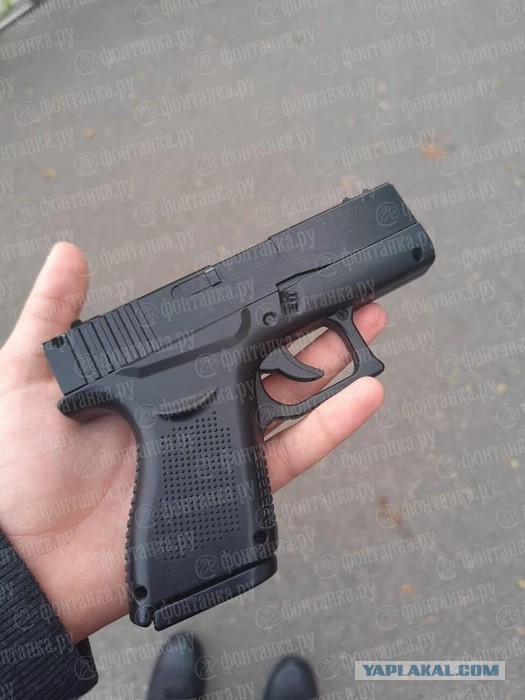 «Вынужден ехать на наземном транспорте». В метро Петербурга не пустили подростка с игрушечным пистолетом