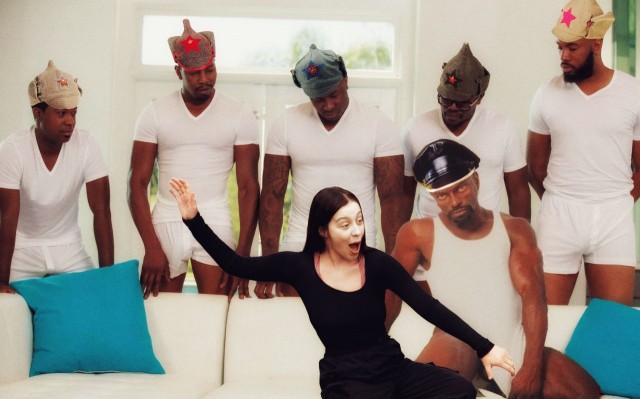 Фотожаба : "Фотошопте меня полностью".