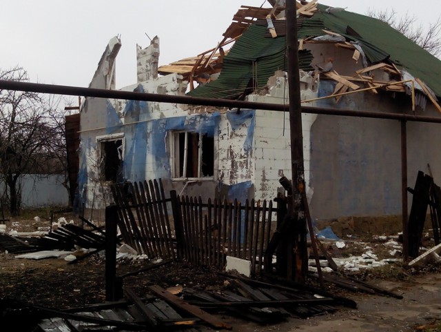 Октябрь 2015. Пригород Донецка пос. Октябрьский
