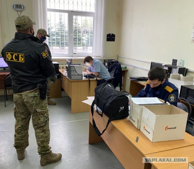 Полицейских задерживают в здании ГИБДД Воронежа