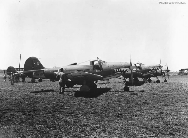 Р-39 Аэрокбра. Американская любимица сталинских соколов. История создания и основные модификации.