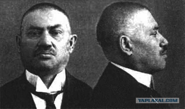 Находясь в русской тюрьме Грайнер шила форму для   российских военных.