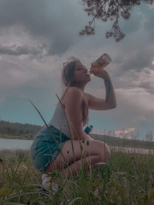 Девушки просто приятно проводят время