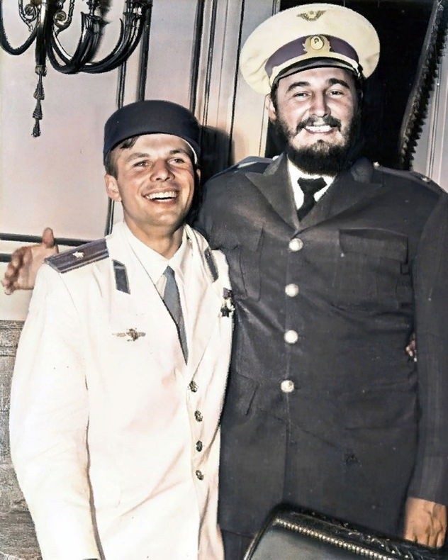 Фидель шутливо спросил Гагарина за сколько времени он облетел Землю