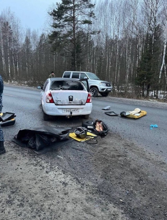 Автомобиль, «Рено», на котором передвигались подозреваемые, был обнаружен ночью в районе дер. Хацунь Карачинского района Брянской области