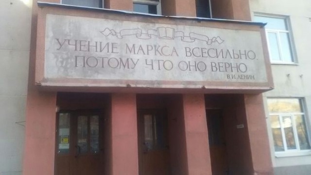 Война спасает капитализм. По материалам статьи Д. Бухарцева, опубликованной в газете «Известия», 1932, № 45⁠
