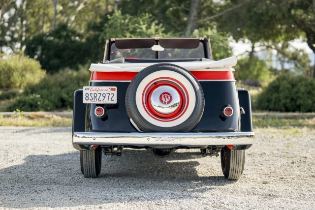 Willys Jeepster. Забавного автомобиля пост