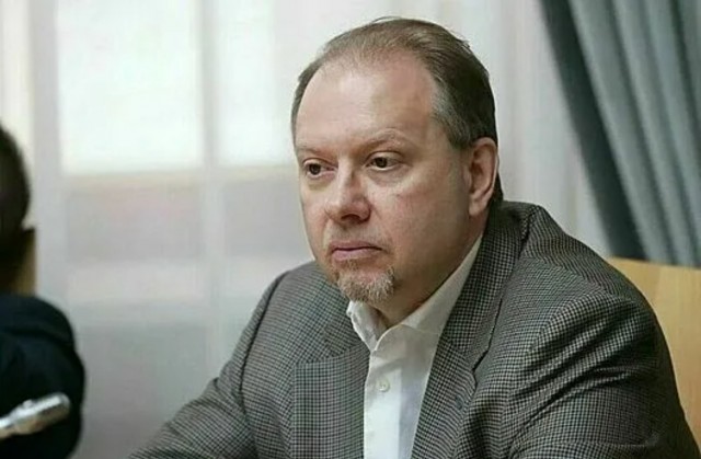 По всей видимости, предприниматель не понимает, что отстал от жизни лет на 20