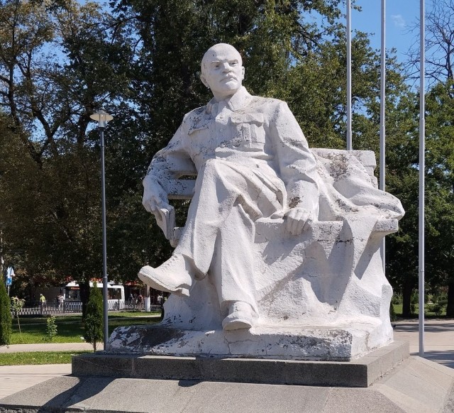 Ленин разный))
