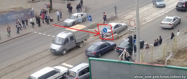 Mercedes застрял в свежем бетоне