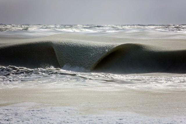 У побережья Крыма «гелевый шторм»,море начинает замерзать