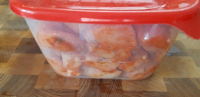 Сочная куриная грудка в томатно-сливочном соусе