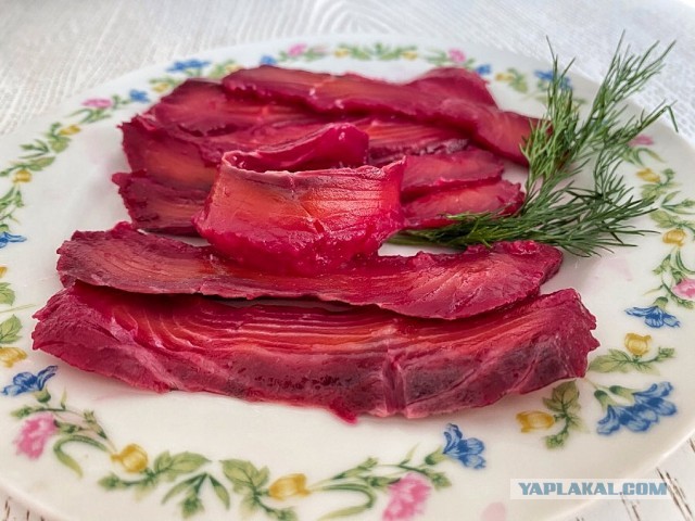 Сёмга под свекольным маринадом.Гравлакс.