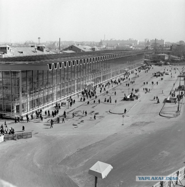Москва тогда и сейчас. 10 фотографий показывающих как изменилась столица за последние десятилетия.