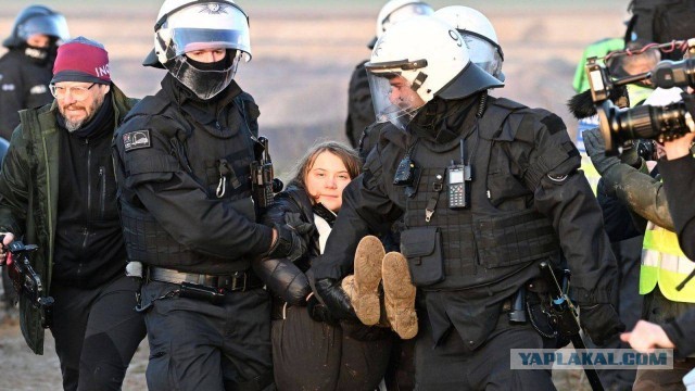 Грета Тунберг пыталась принять участие в протестах экоактивистов, требующих закрытия угольной шахты, но была задержана