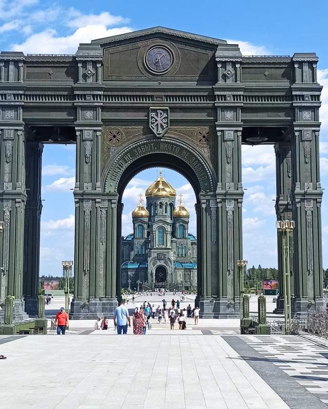 В Парке «Патриот» в Подмосковье молния попала в трёх человек