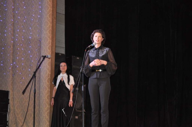 "Он все снимает, засранец".