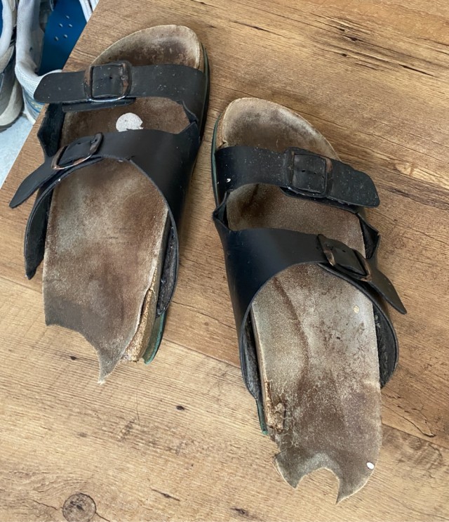 Что-то с левой стороны сильнее жрёт, не знаю что может быть. Специалисты есть?