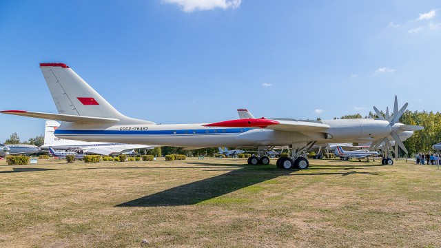 Самый большой "турбопроп" в мире - советский Ту-114